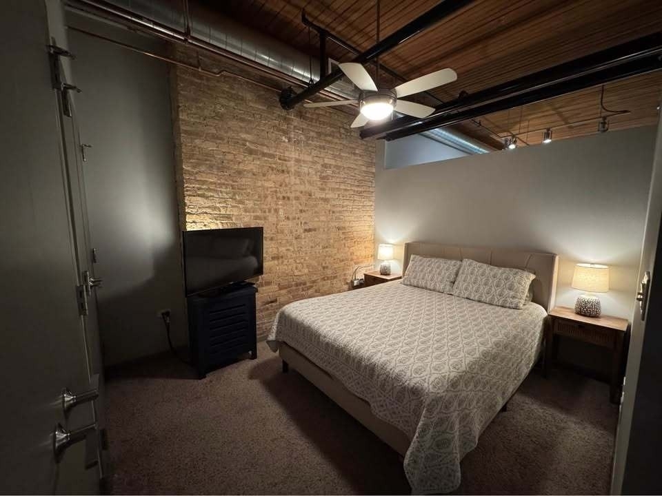445 E Illinois Street - Photo 6