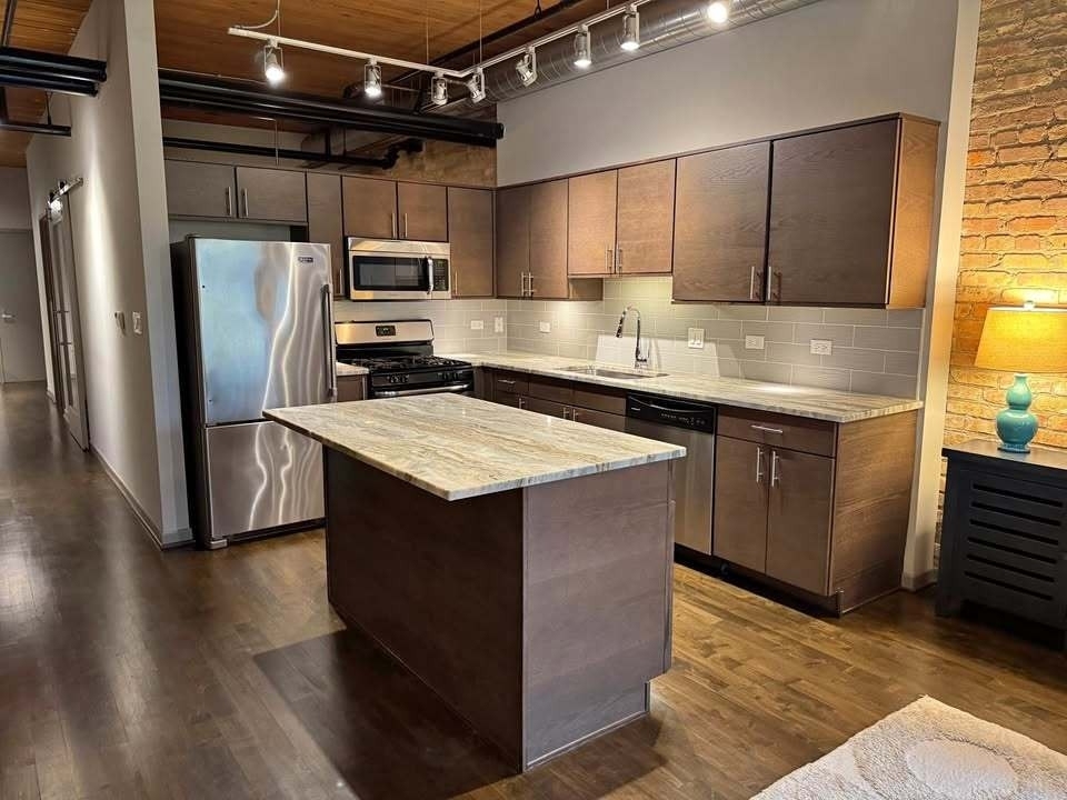 445 E Illinois Street - Photo 2