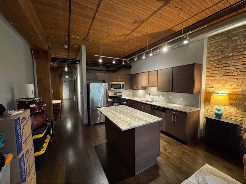 445 E Illinois Street - Photo 3