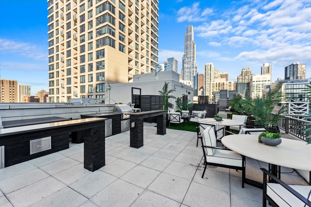 707 N Wells Street - Photo 11