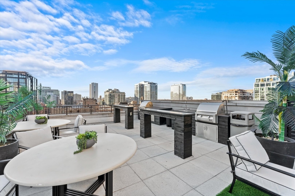 707 N Wells Street - Photo 10