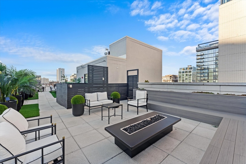 707 N Wells Street - Photo 8