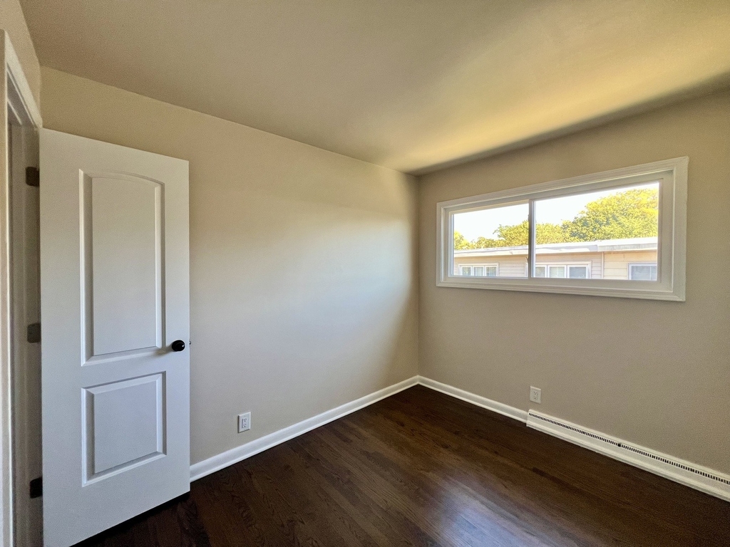 5025 Suffield Court - Photo 9