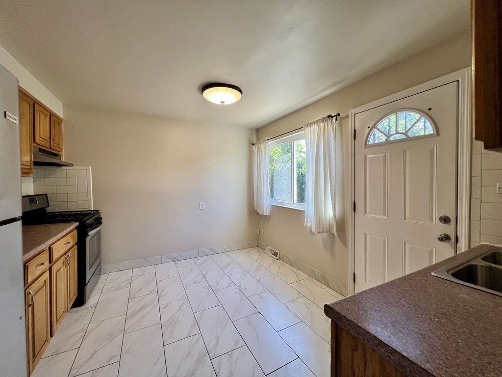 5025 Suffield Court - Photo 3