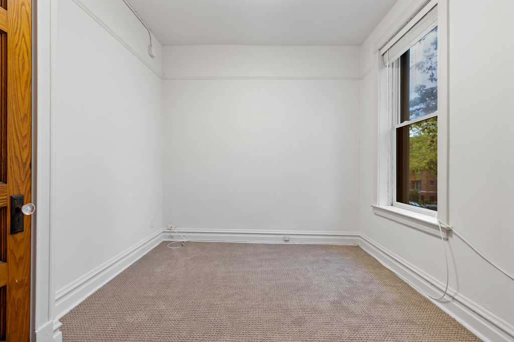 3746 N Lakewood Avenue - Photo 13