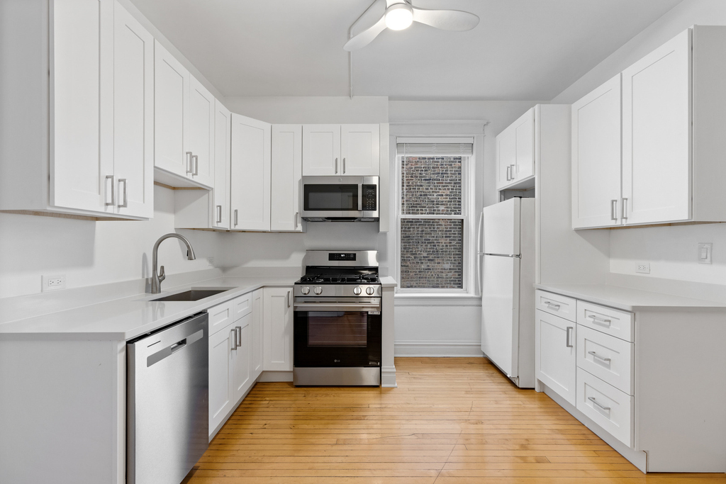 3746 N Lakewood Avenue - Photo 7