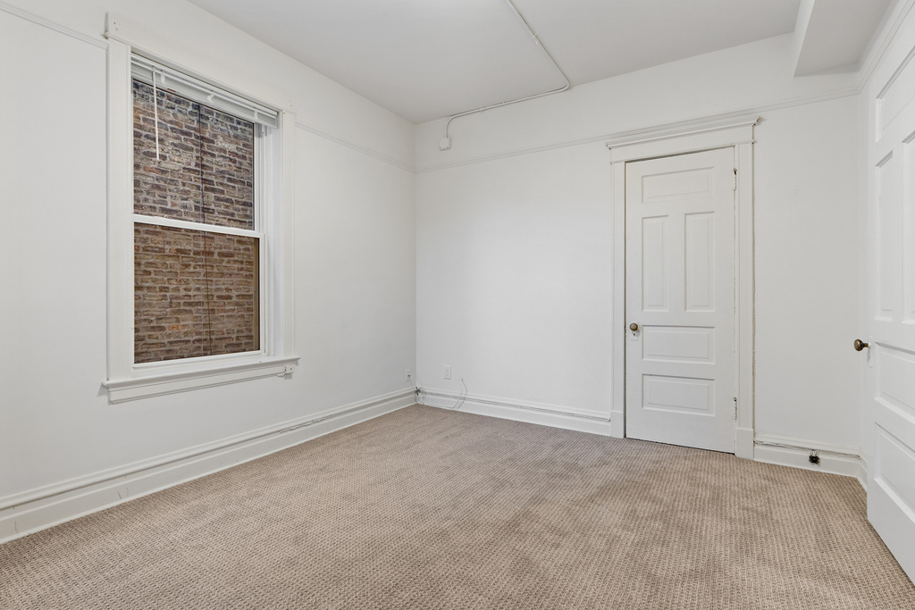 3746 N Lakewood Avenue - Photo 11