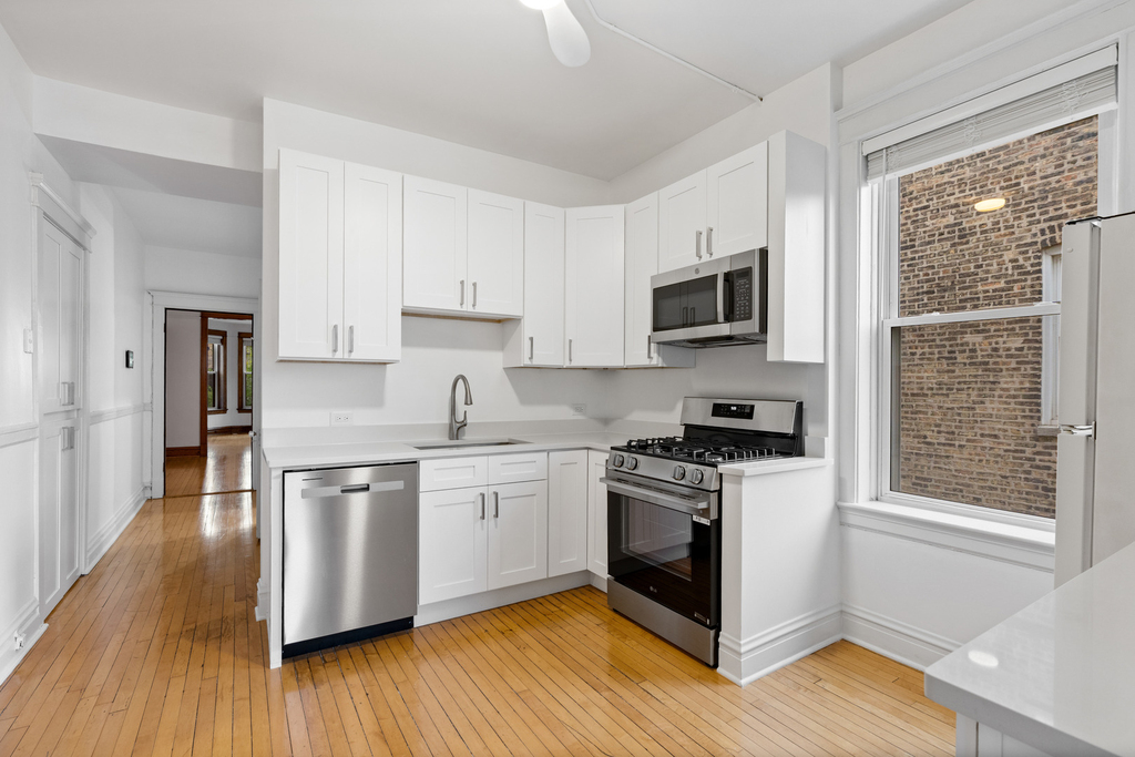 3746 N Lakewood Avenue - Photo 8