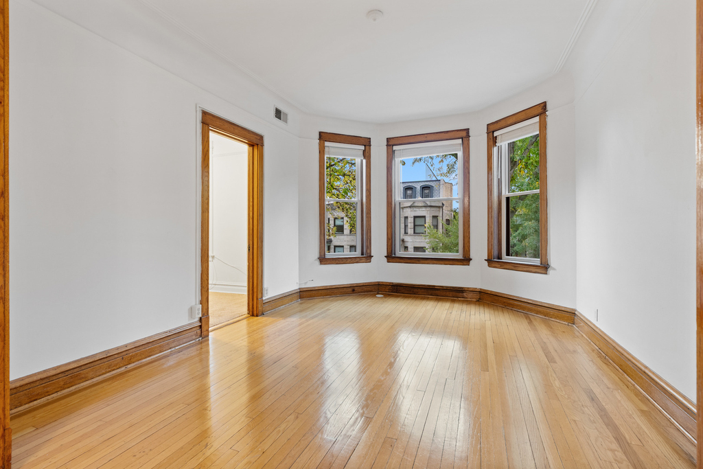 3746 N Lakewood Avenue - Photo 1