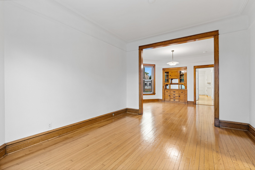 3746 N Lakewood Avenue - Photo 2
