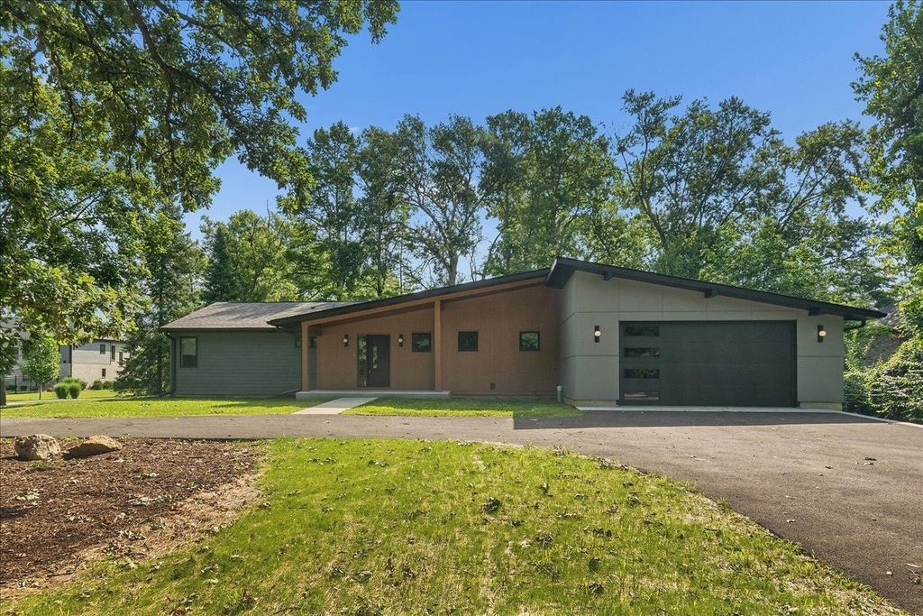 12405 S 75th Avenue - Photo 0