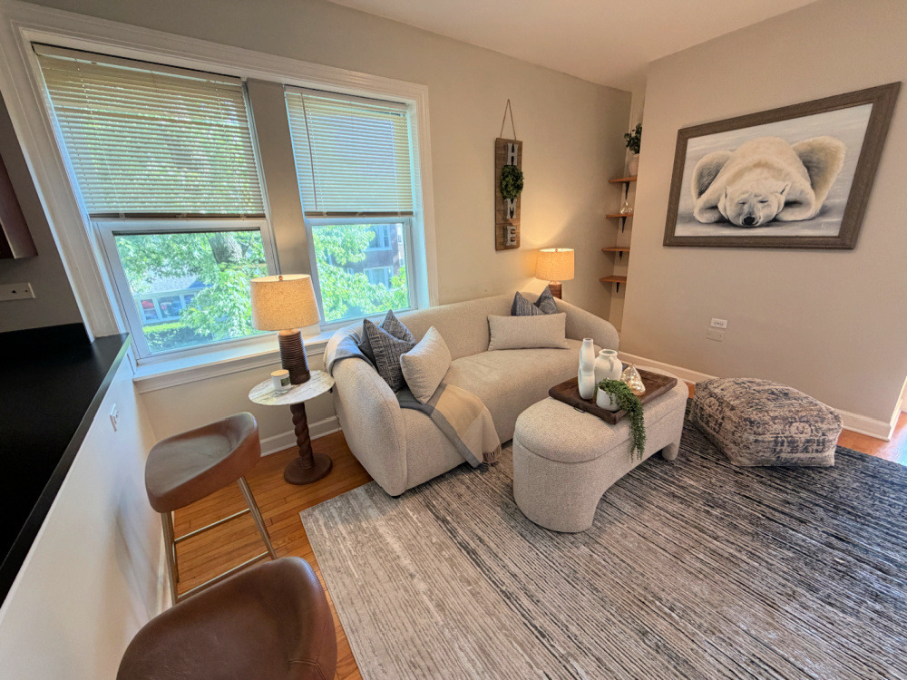 4201 N Sawyer Avenue - Photo 2