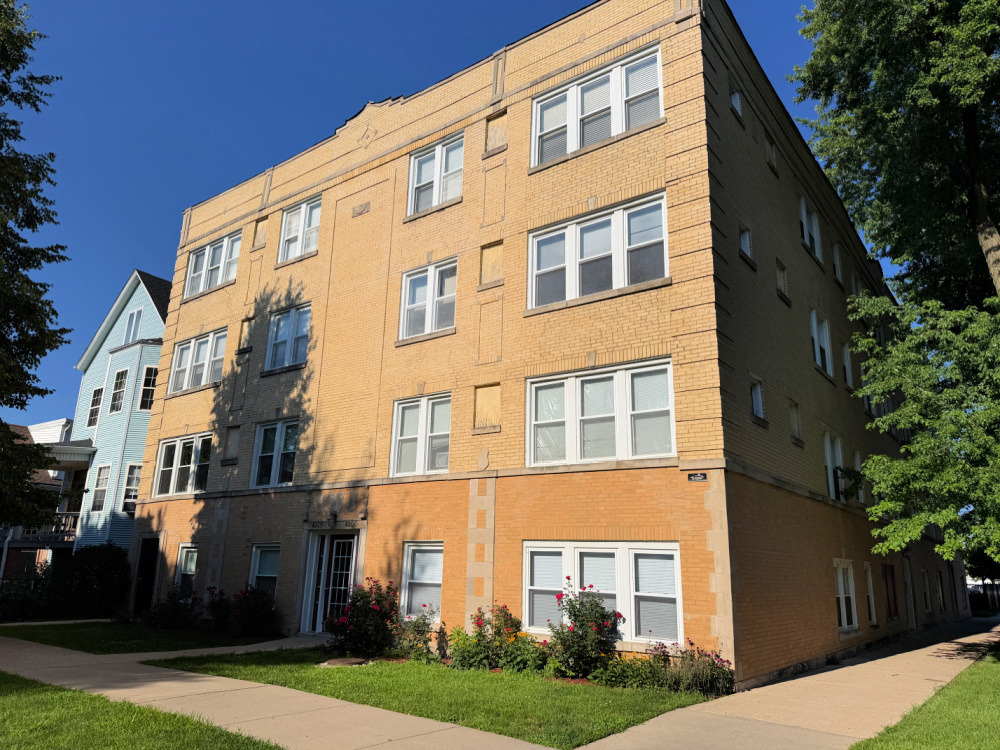 4201 N Sawyer Avenue - Photo 0