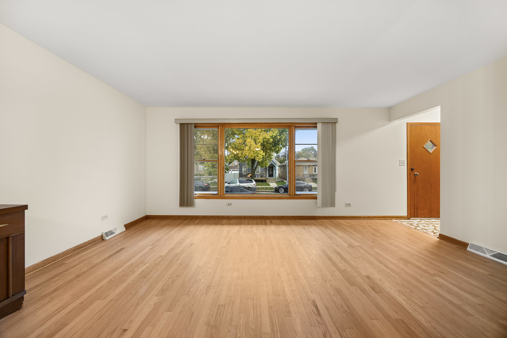 3927 N Pontiac Avenue - Photo 4