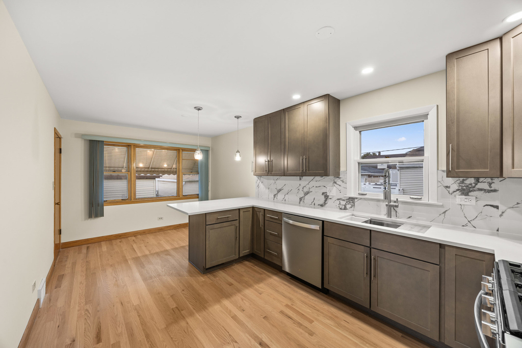 3927 N Pontiac Avenue - Photo 6