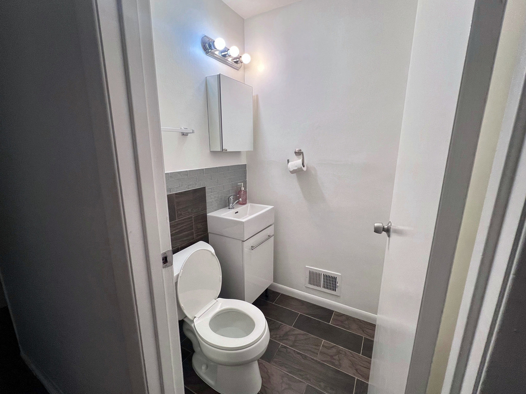 7216 W Crain Street - Photo 9