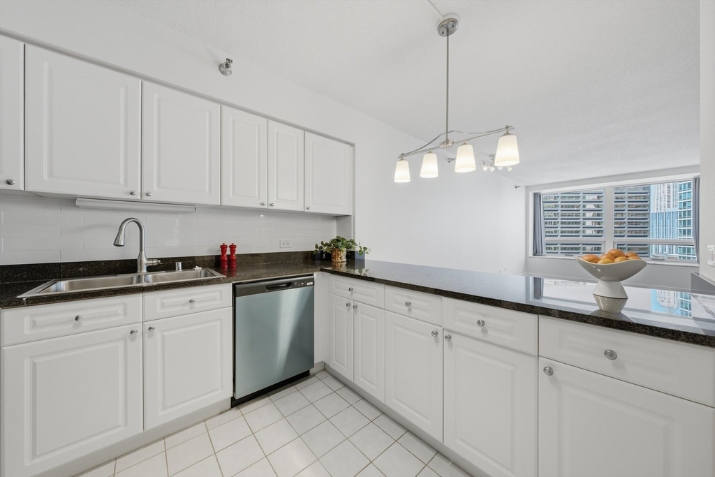 512 N Mcclurg Court - Photo 6