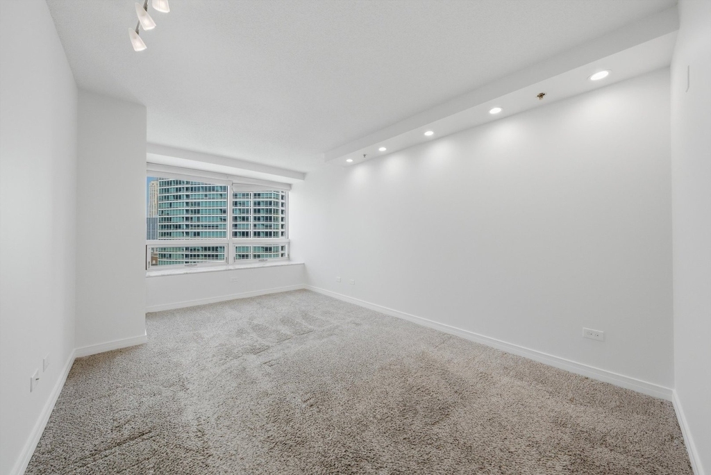 512 N Mcclurg Court - Photo 10