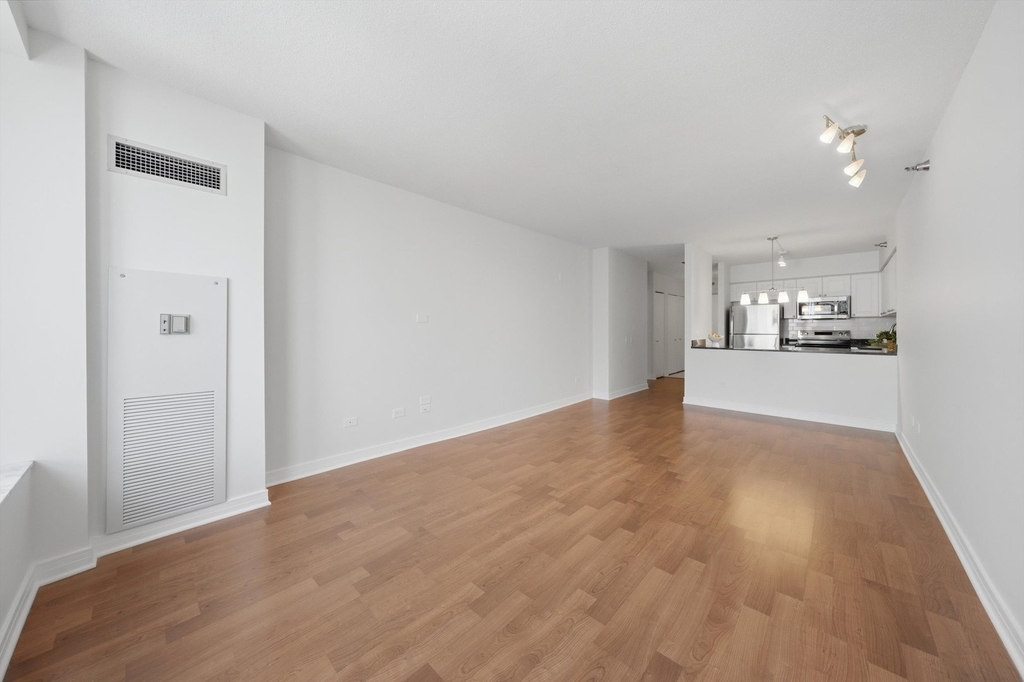 512 N Mcclurg Court - Photo 4