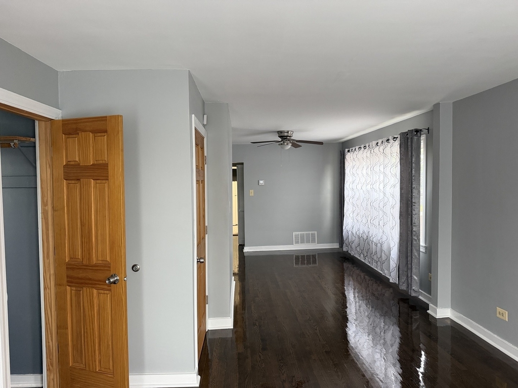 6841 S Hermitage Avenue - Photo 0