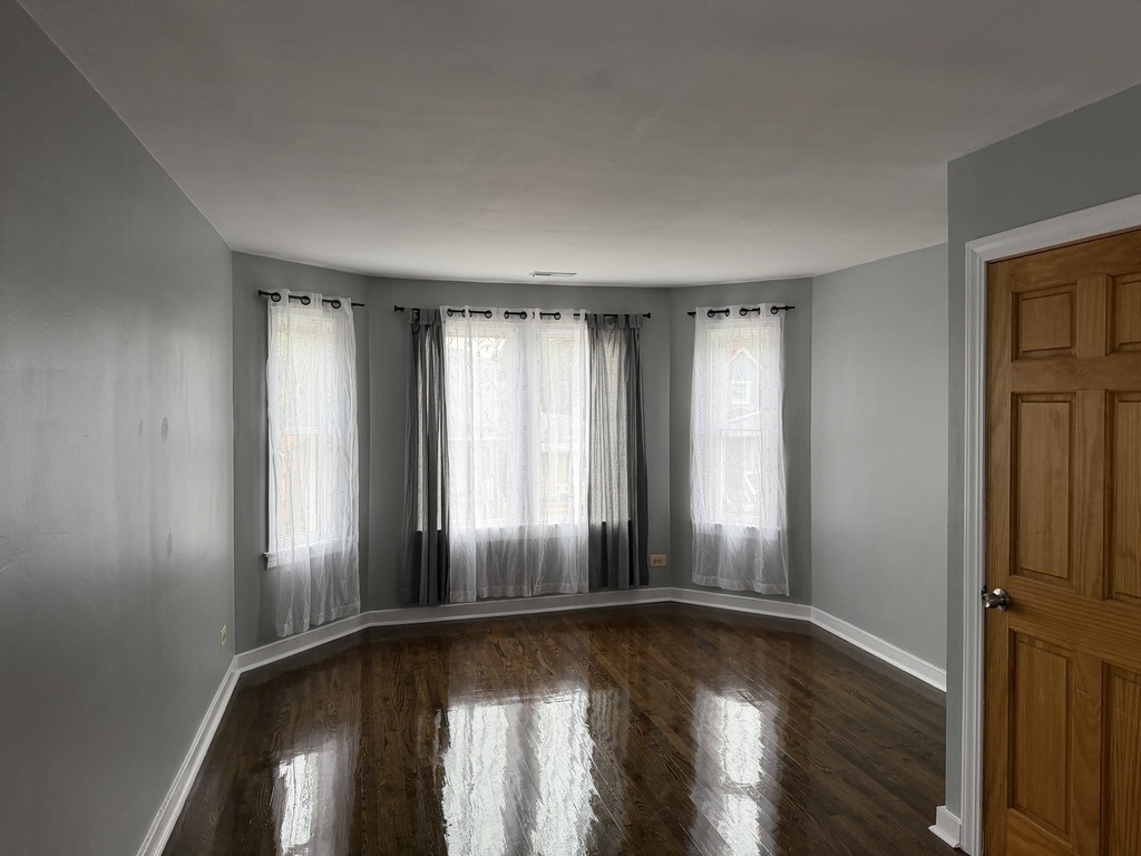 6841 S Hermitage Avenue - Photo 2