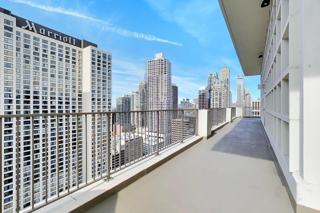 535 N Michigan Avenue - Photo 18