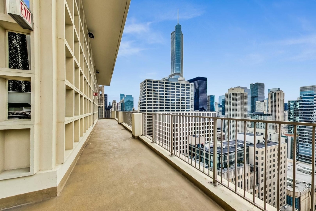 535 N Michigan Avenue - Photo 19