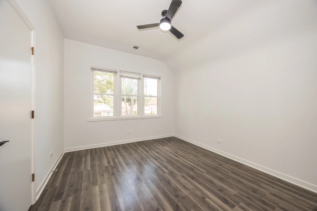 5234 S Homan Avenue - Photo 2