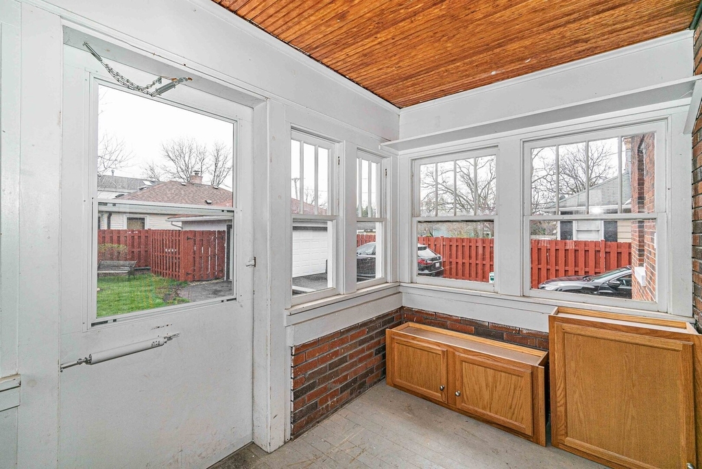 247 W Palatine Road - Photo 12
