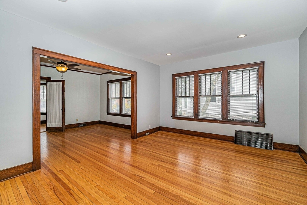 247 W Palatine Road - Photo 4