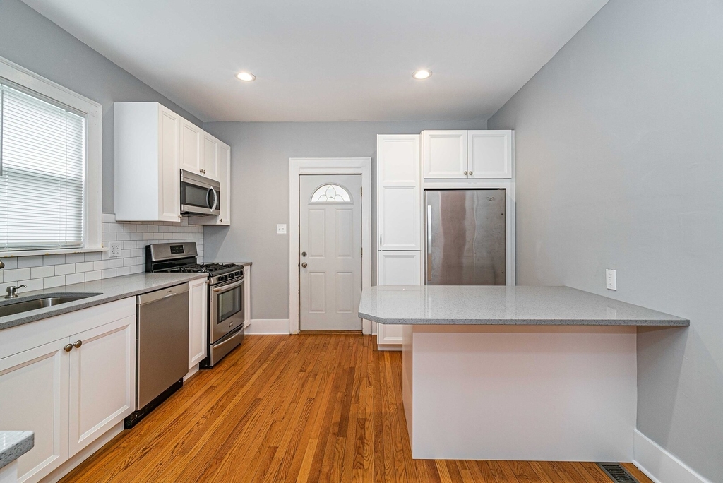 247 W Palatine Road - Photo 7