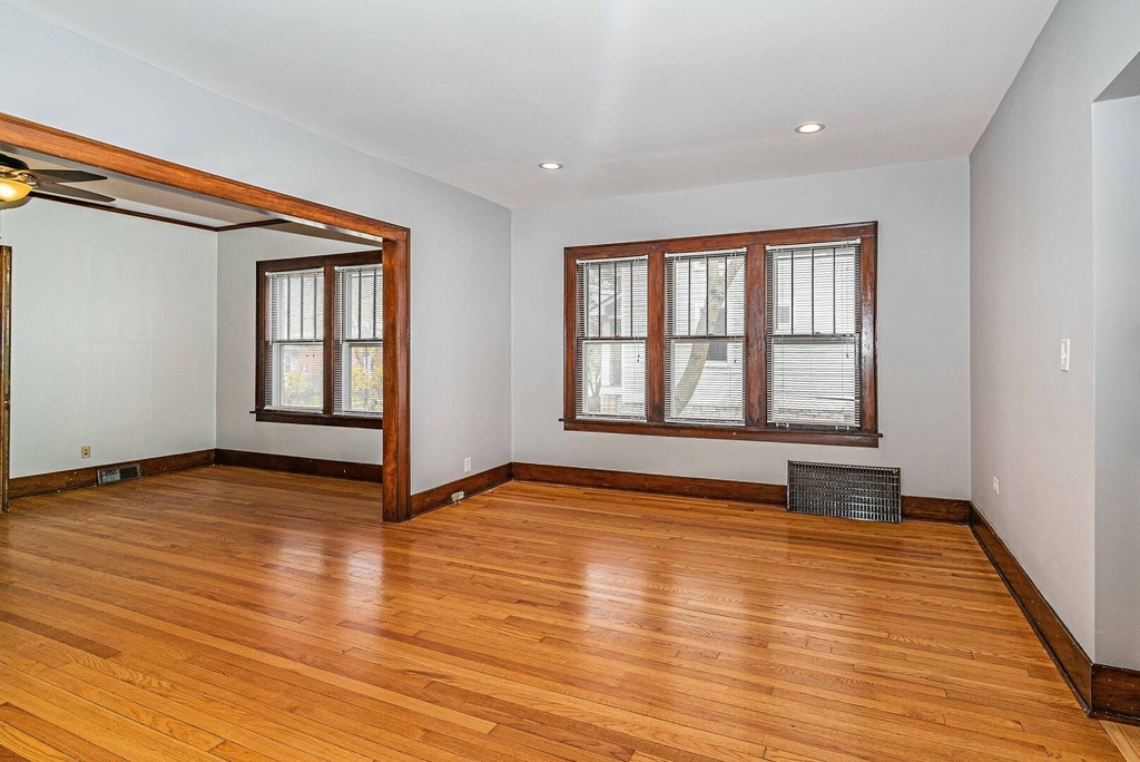 247 W Palatine Road - Photo 6