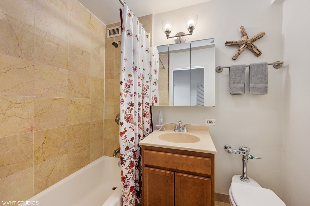 222 E Pearson Street - Photo 9