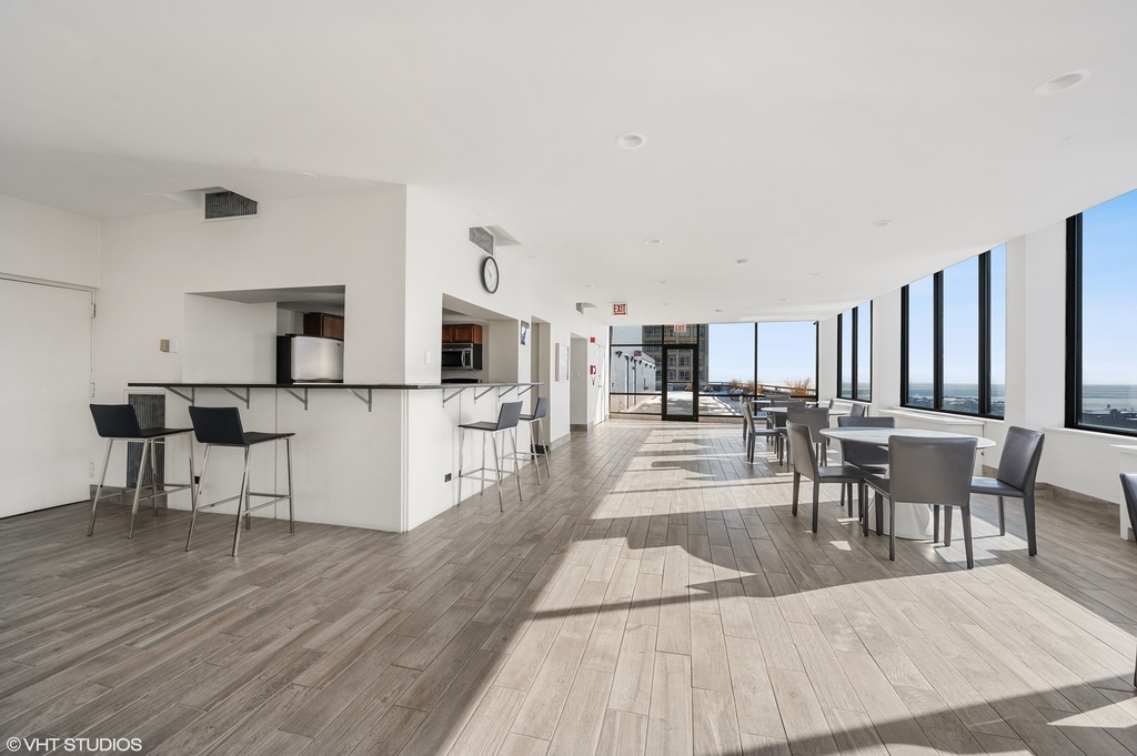 222 E Pearson Street - Photo 12
