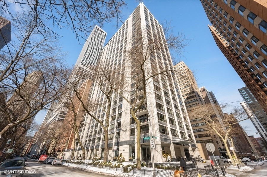 222 E Pearson Street - Photo 0