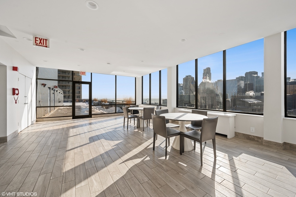 222 E Pearson Street - Photo 11