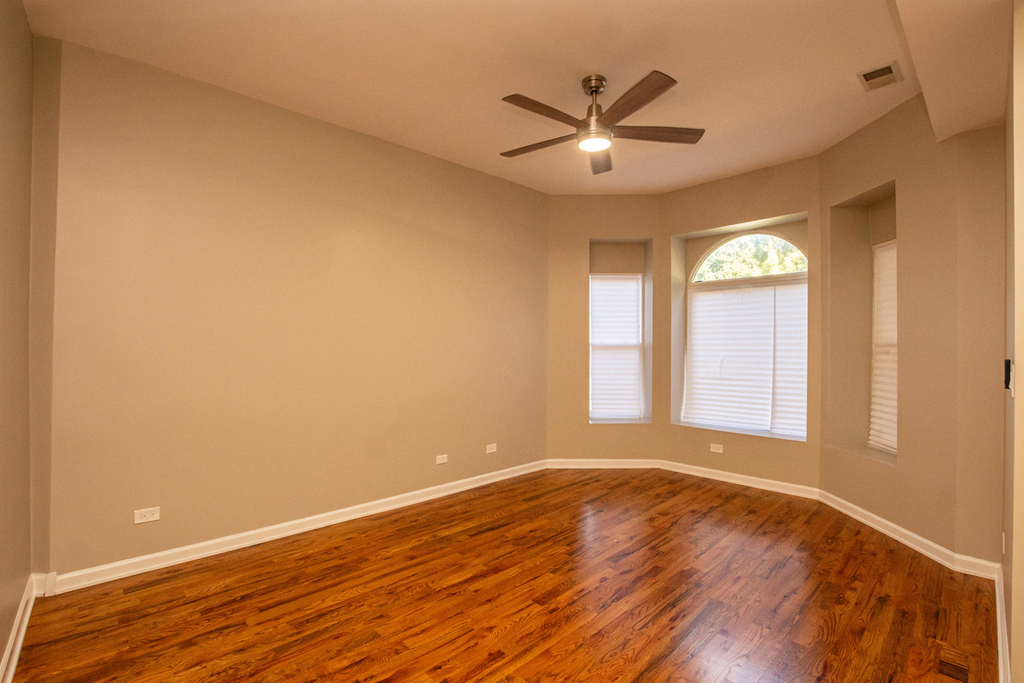 4528 S Prairie Avenue - Photo 2