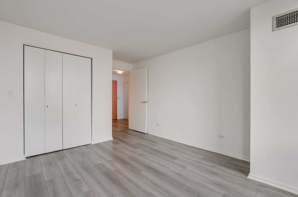 345 N La Salle Drive - Photo 15