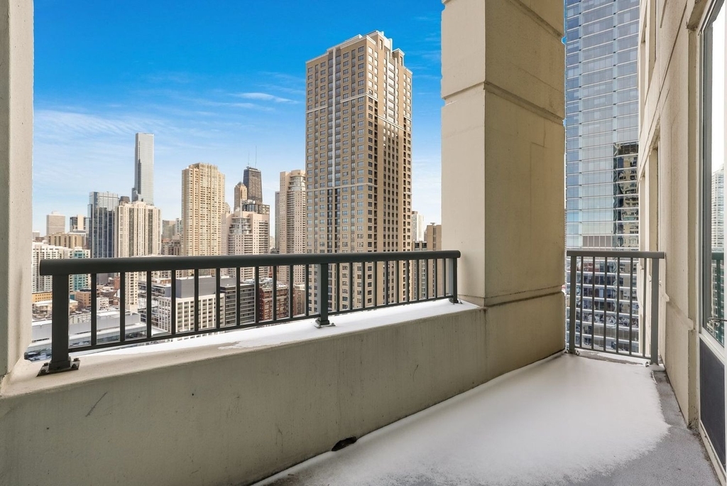 345 N La Salle Drive - Photo 8