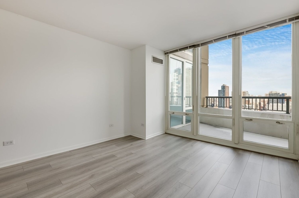 345 N La Salle Drive - Photo 14