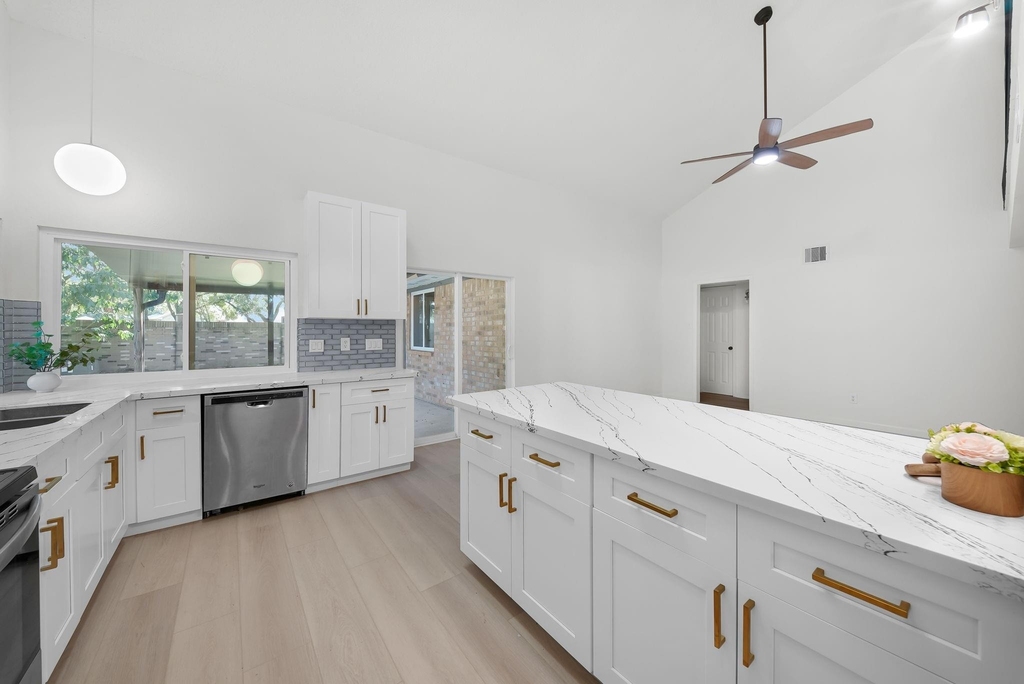 1910 Brushy Creek Drive - Photo 9