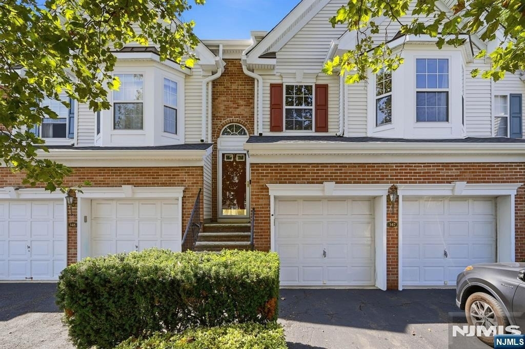 347 Winthrop - Photo 0