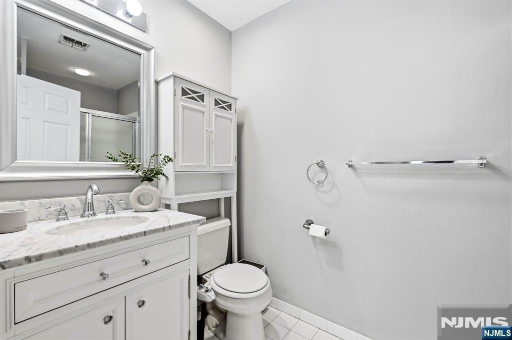 347 Winthrop - Photo 17