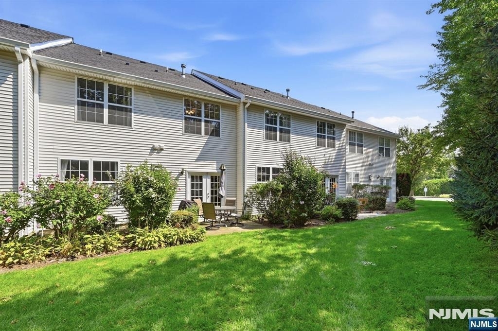 347 Winthrop - Photo 31