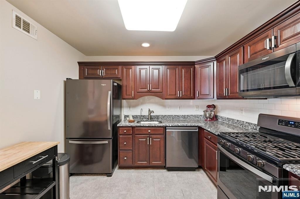 347 Winthrop - Photo 12