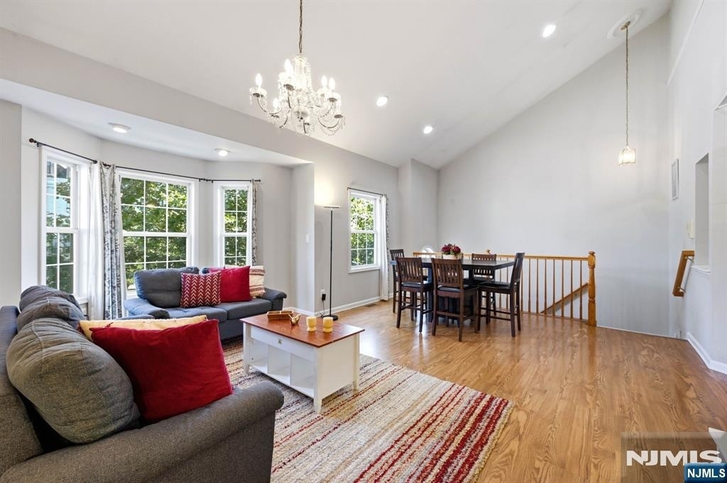 347 Winthrop - Photo 6