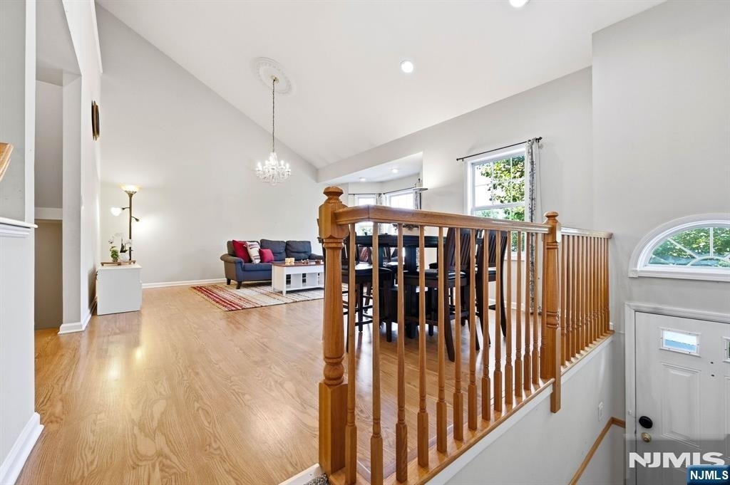347 Winthrop - Photo 3