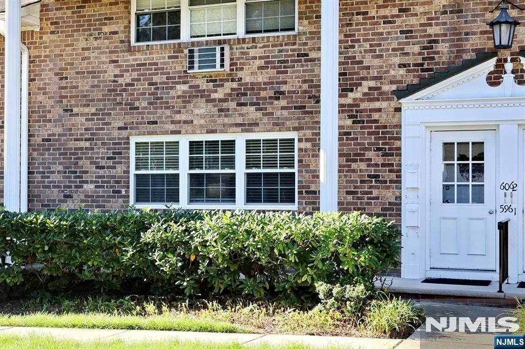 66 S Franklin - Photo 3