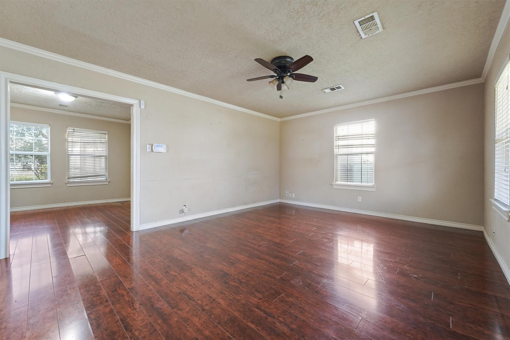 7128 Foster Street - Photo 4