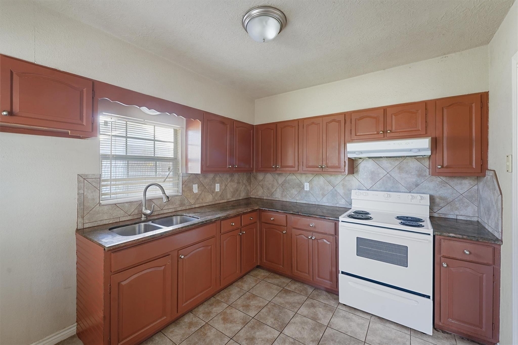 7128 Foster Street - Photo 7